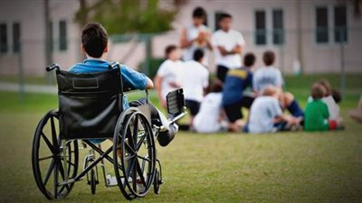 مسلسل التنمر على ذوي الاحتياجات عرض مستمر.. تعليق شاب بالشرقية.. إلقاء عجوز في مصرف قمامة.. ومطالب بإعادة تدريس مادة الأخلاق