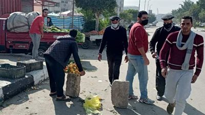 حملة لإزالة إشغالات الباعة الجائلين بحي ثالث بالإسماعيلية | صور