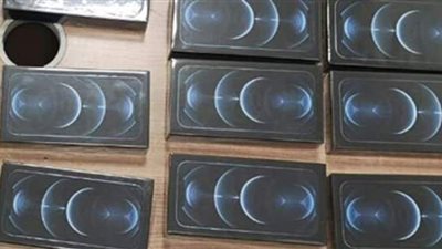 حيلة راكبين حاولا تهريب هواتف بمطار القاهرة واتهام الجمارك بالسرقة