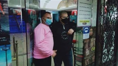 أقباط الإسكندرية يتوافدون على السينمات احتفالا بعيد الميلاد | صور