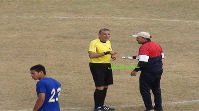غرائب وطرائف دوري الناشئين.. كوباية شاي للحكم أثناء المباراة.. وكلب يقتحم لقاءً آخر