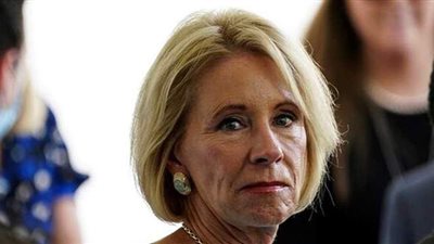 استقالة وزيرة التعليم الأمريكيّة و4 من كبار مستشاري الأمن القومي بالبيت الأبيض