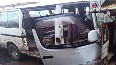 إصابة 21 شخصا فى تصادم 3 سيارات بطريق 