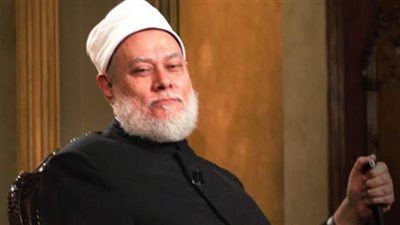 هل يجوز صلاة الجمعة والجماعة في غرف خلع الملابس بالأندية؟