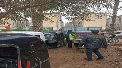 حملة مرورية بكفر الزيات لضبط مركبات التوك توك المخالفة | صور