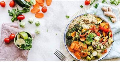 تعرف على أنواع الأغذية المناسبة لمريض الكورونا | فيديو