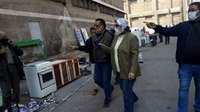 رسم خطوط بسوق الجمعة في الإسكندرية للحفاظ على التباعد الاجتماعي | صور