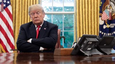 كبلوه بالأغلال.. تفاصيل وضع ترامب داخل 