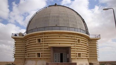 المرصد الفلكي.. جولة فضائية من أعلى قمة جبل القطامية بـ