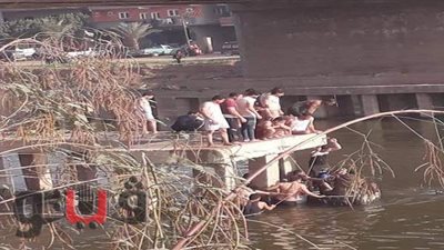 غرق مواطن والبحث عن آخرين إثر سقوط سيارة في ترعة بالشرقية | صور