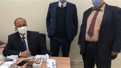 كان هيورط موظفي الجمارك.. اكتشاف أغرب محاولة تهريب هواتف محمولة بمطار القاهرة