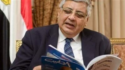 مستشار الرئيس للصحة: نتابع لقاح فيروس كورونا بصورة مستمرة منذ بدء الإعلان عنه.. مصر تعاقدت مع 
