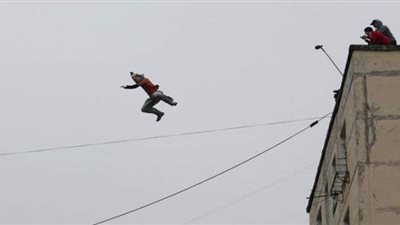 سقوط شخص من الطابق الثالث في الشرقية