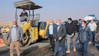 وزير النقل يتفقد أعمال تطوير طريق الصعيد الصحراوي