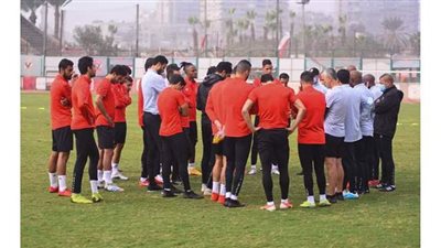 موسيماني يعقد جلسة مع المشاركين في لقاء سيراميكا