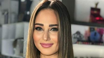 رحاب الجمل تهاجم فنان 