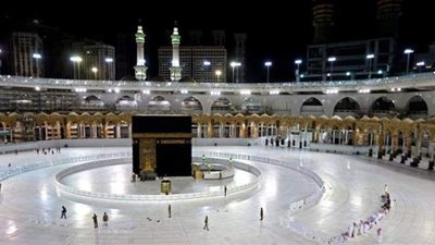السعودية تنفي السماح لغير المعتمرين بأداء الطواف بالمسجد الحرام