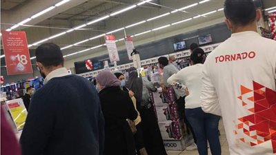 استمرار تزاحم رواد 