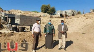 نائبة رئيس مدينة إسنا تتابع تنفيذ مشروع محطة الطلمبات