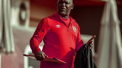 ماذا دار بين موسيماني ووالتربواليا بعد مشاركته الأولى مع الأهلي؟