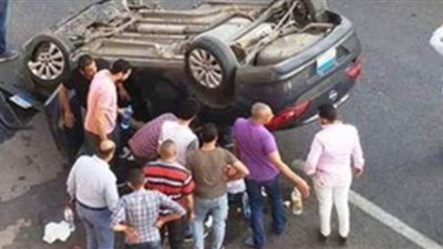 تفاصيل حادث انقلاب سيارة ملاكي أمام نزلة الكبري العلوي بالمنصورة