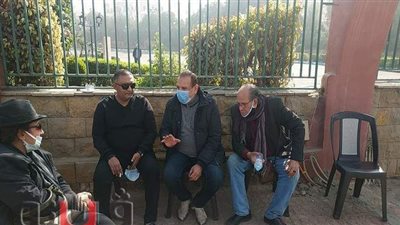 فتوح أحمد وحسن العدل يصلان جنازة هادي الجيار | صور