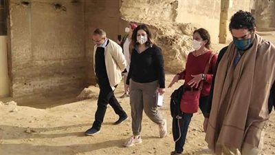 وفد هولندي يزور آثار بني حسن لمناقشة تطوير الخدمات السياحية بالمنطقة