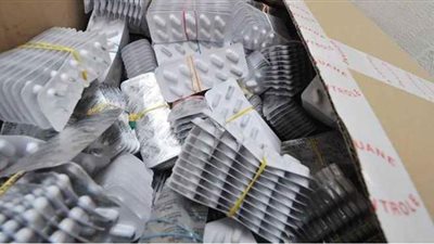 مصادرة كميات كبيرة من الأدوية والعقاقير والمنشطات مجهولة المصدر بمدينة نصر