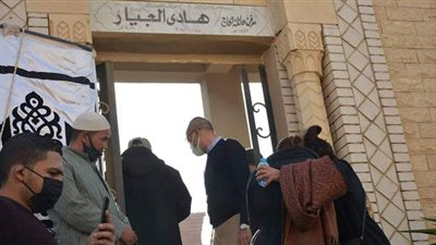 انهيار بنات هادي الجيار أمام مقبرته خلال الدعاء له | فيديو وصور