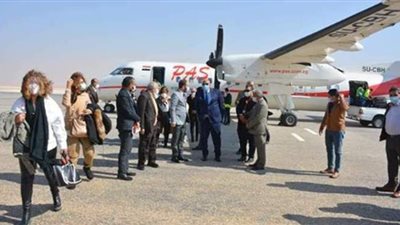 محافظ الوادي الجديد يستقبل وفدا سياحيا من رجال الأعمال وسيدات المجتمع