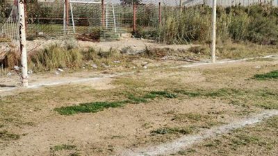 أرضية ملعب القنطرة غرب علامة استفهام في دوري القسم الثالث | فيديو وصور