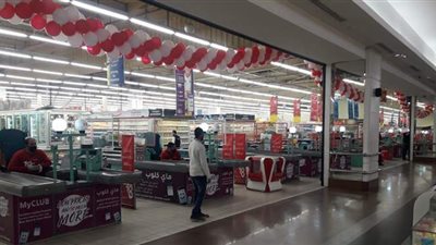 فتح كارفور الإسكندرية و٢٠ محلا خالفوا الإجراءات الاحترازية| صور