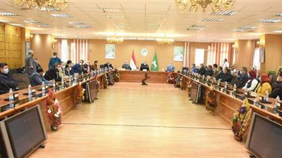 محافظ الشرقية يجتمع بوكيل وزارة الصحة ومديرى المستشفيات