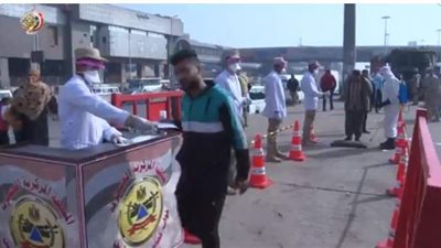 القوات المسلحة توزع ماسكات طبية على المواطنين لمنع تفشي فيروس كورونا