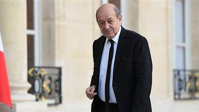 وزير خارجية فرنسا يصل القاهرة للمشاركة في الاجتماع الرباعي