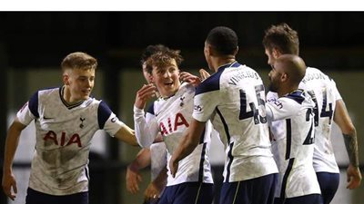 عامل نظافة وسباك.. تعرف على مهن لاعبي فريق مارين الذي اكتسحه توتنهام