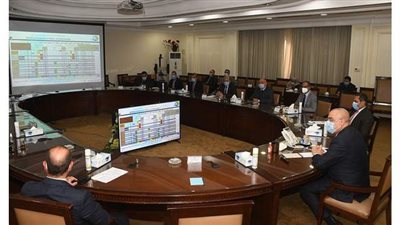 وزير الإسكان يتابع إجراءات تنفيذ الخطة الاستراتيجية للتوسع فى محطات تحلية مياه البحر