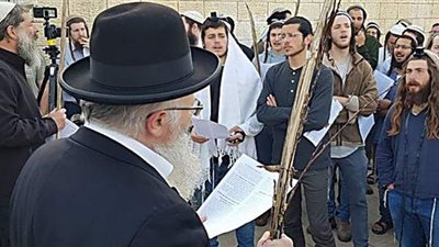 الإمارات تجمع شمل عائلتين يهوديتين بعد فراق طويل