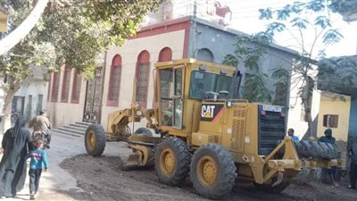 حملة نظافة على شوارع قرى أرمنت في الأقصر | صور