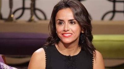 علا رشدي تمازح جمهورها: 