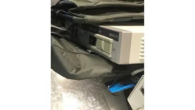 ضبط راكب ألغى سفره لتهريب أجهزة طبية بمطار القاهرة | صور