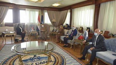 رئيس هيئة قناة السويس يلتقي أعضاء النواب والشيوخ لتبادل الرؤى الاقتصادية | صور