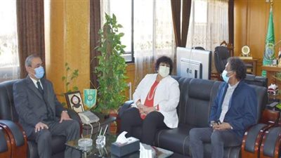 وزيرة الثقافة ومحافظ الإسماعيلية يبحثان سبل تكثيف الأنشطة الإبداعية