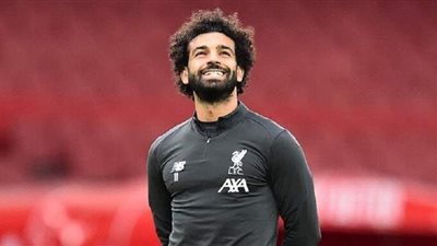 محمد صلاح يقرأ كتاباً جديداً.. تعرف على اسمه