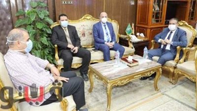 محافظ المنوفية يستقبل مساعد وزير الصحة لمتابعة استهلاك الأكسجين