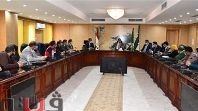 محافظ الفيوم يبحث آليات إعادة التوازن البيئي لبحيرة قارون