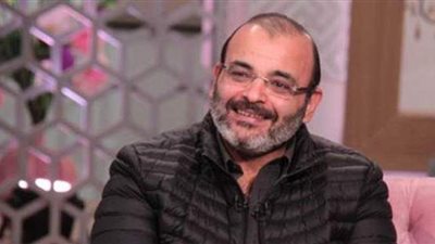 أيمن بهجت قمر يهاجم رامي صبري بعد غنائه 