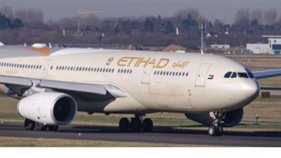 دخول بدون فحص كورونا.. أبو ظبي تضيف المسافرين من قطر إلى القائمة الخضراء