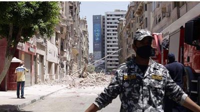 صادر بحقه قرار إزالة.. النيابة تستدعي مسئولي حي بولاق في واقعة العقار المنهار