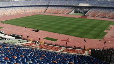 شاهد.. أرضية ستاد القاهرة بعد الانتهاء من زراعة البذرة الشتوية